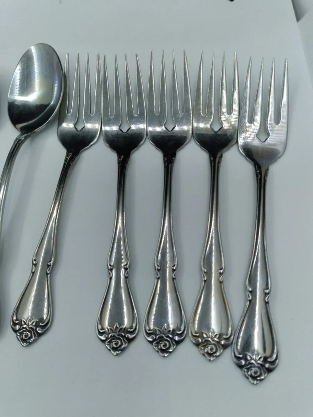 Set 11 Rogers 1881 Oneida Arbor Rose pattern small Forks and spoons teaspoons